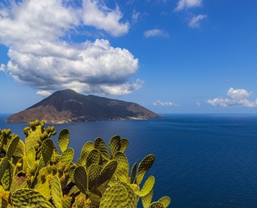 Tour delle Isole Eolie: un'avventura indimenticabile tra mare, natura e vulcani